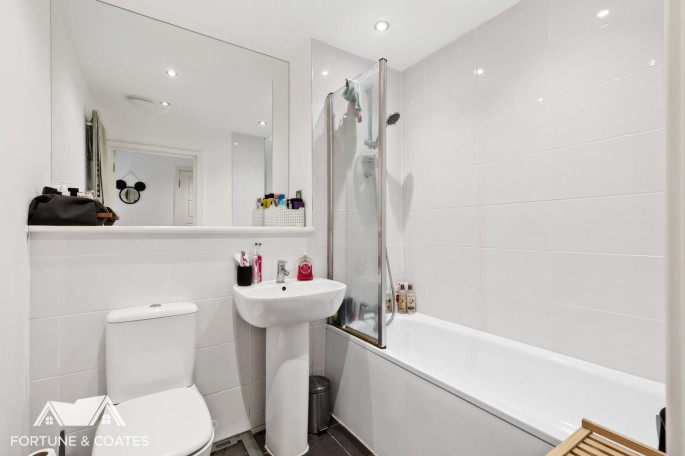 16 Goldcrest Way