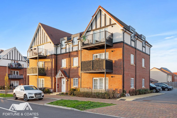 42 Kingfisher Way