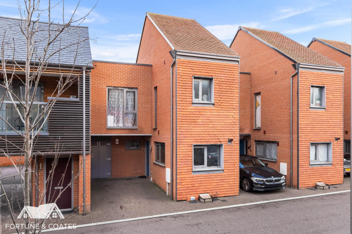 3 Thistle Mead Lane
