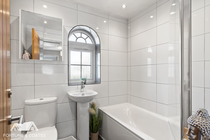 121 Coalport Close