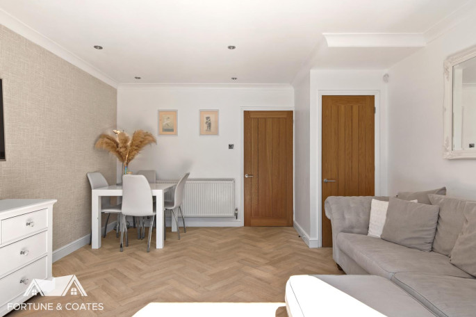 121 Coalport Close