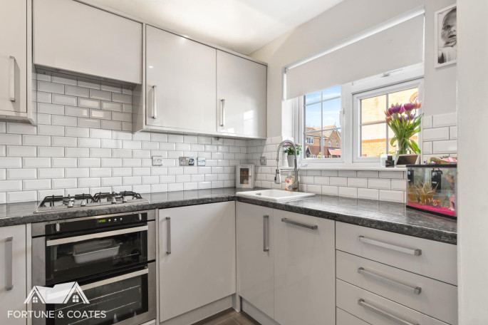 121 Coalport Close